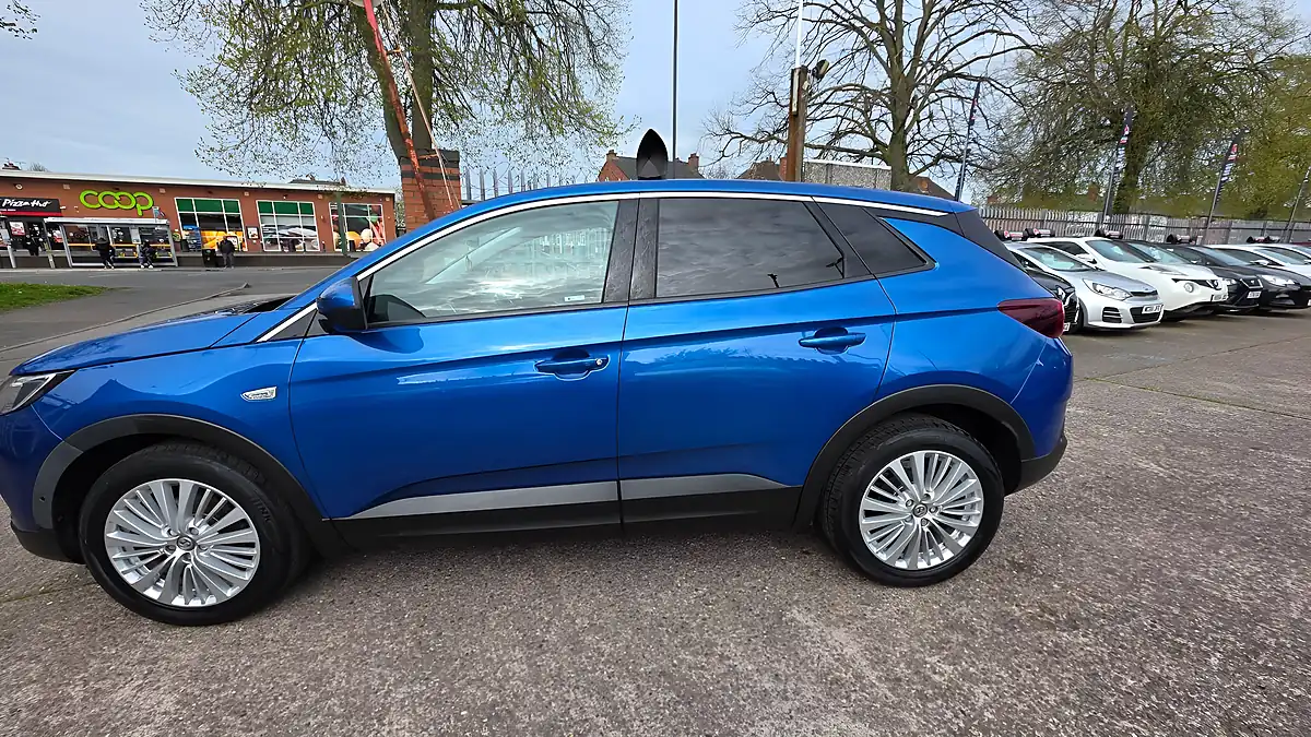 Used 2018 Vauxhall Grandland X Sport Nav Blue - Interior and Exterior details 12