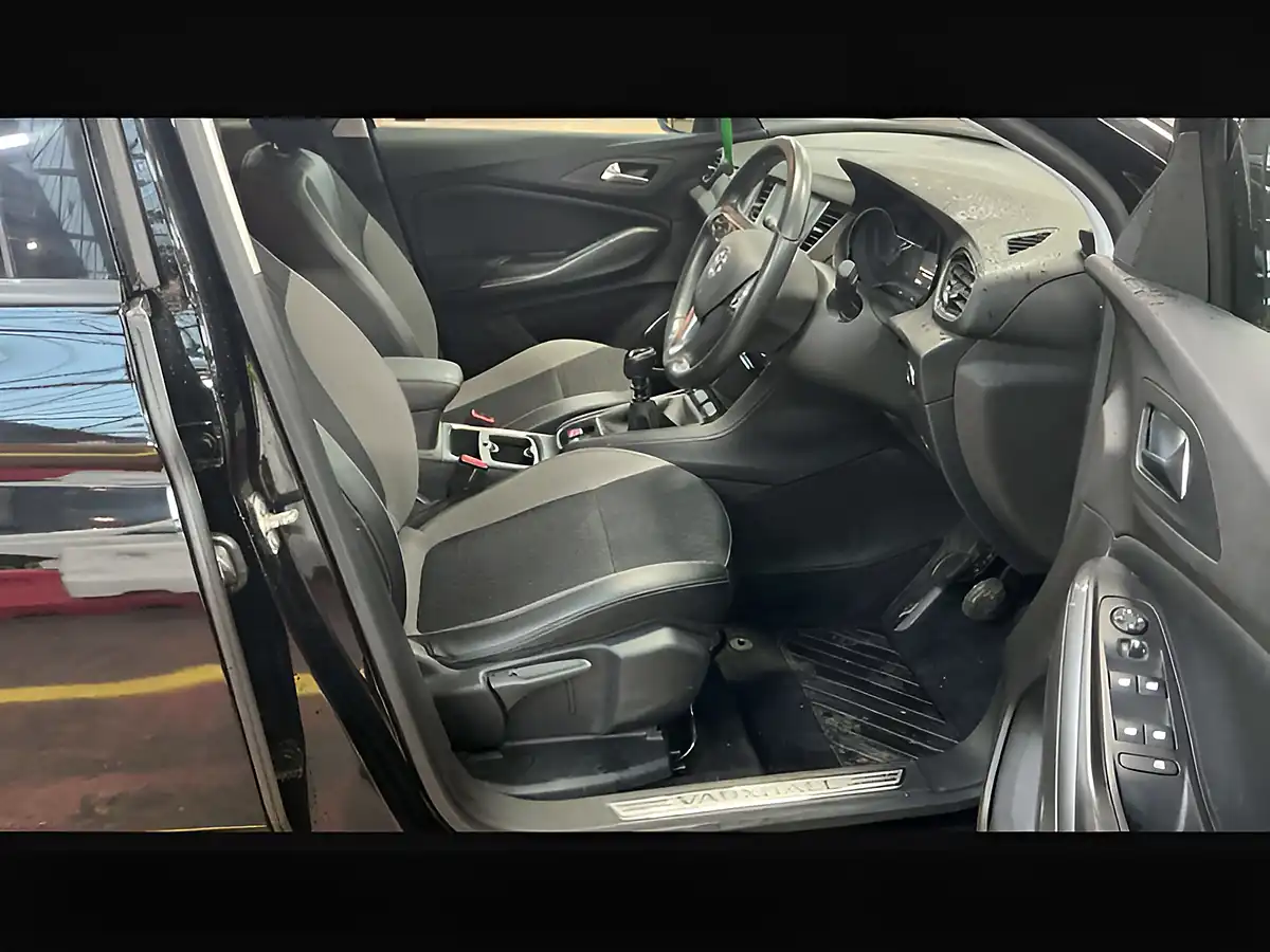 Used 2018 Vauxhall Grandland X Sport Nav Diamond Black - Interior and Exterior details 11