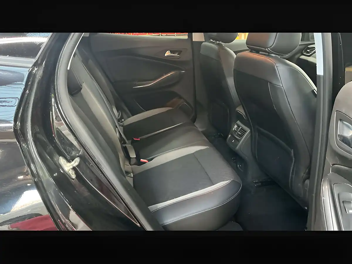 Used 2018 Vauxhall Grandland X Sport Nav Diamond Black - Interior and Exterior details 13