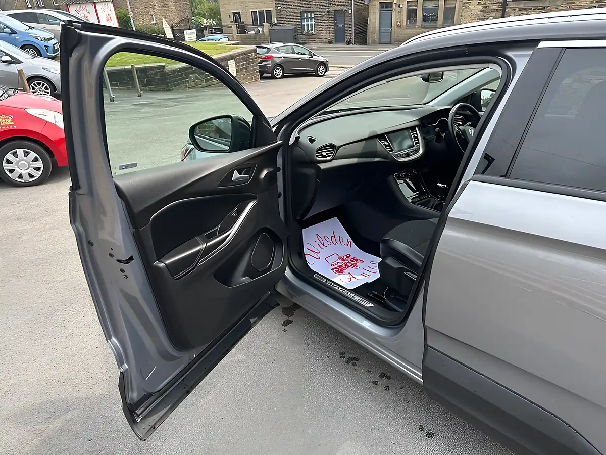 Used 2018 Vauxhall Grandland X Sport Nav Grey - Interior and Exterior details 14
