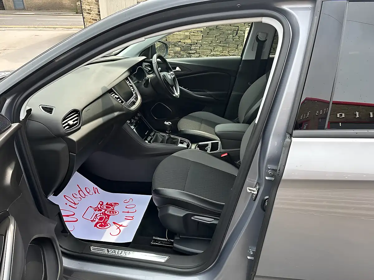 Used 2018 Vauxhall Grandland X Sport Nav Grey - Interior and Exterior details 15