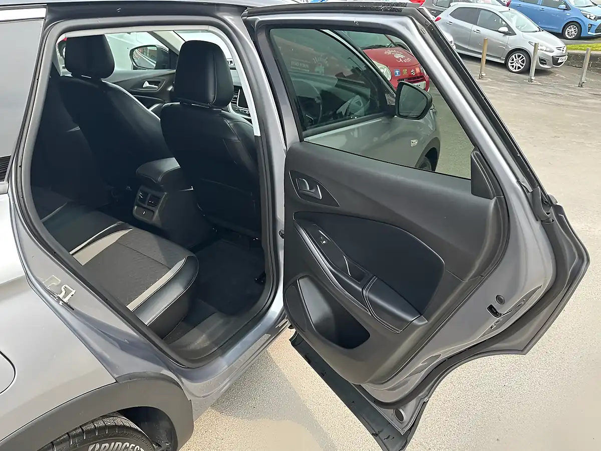 Used 2018 Vauxhall Grandland X Sport Nav Grey - Interior and Exterior details 18