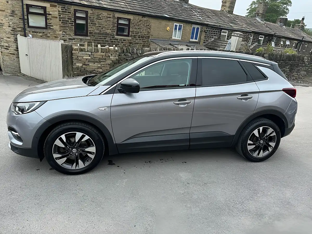 Used 2018 Vauxhall Grandland X Sport Nav Grey - Interior and Exterior details 5