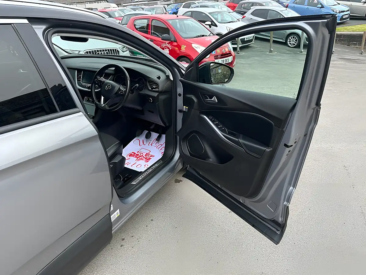 Used 2018 Vauxhall Grandland X Sport Nav Grey - Interior and Exterior details 9