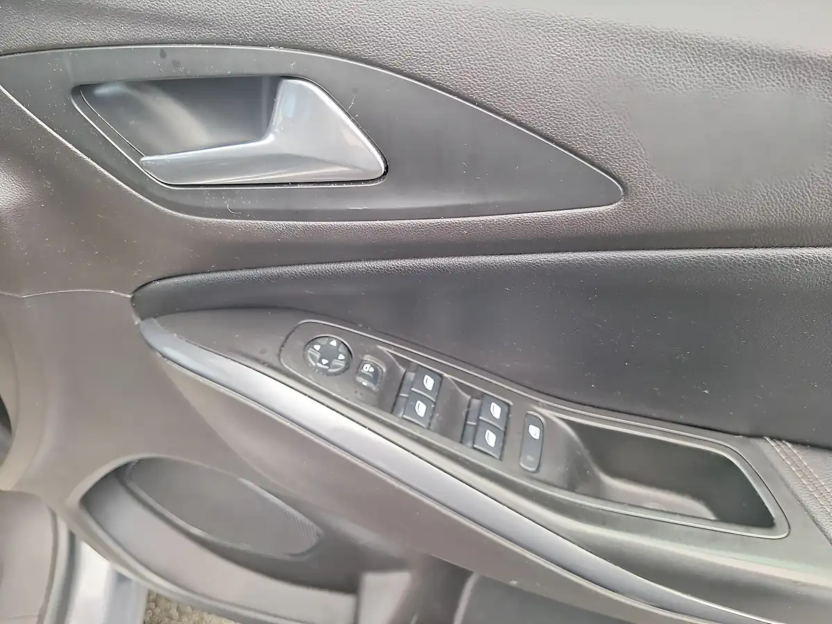 Used 2018 Vauxhall Grandland X Sport Nav Grey - Interior and Exterior details 16