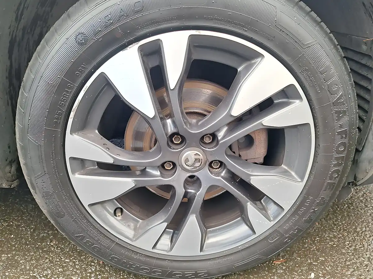 Used 2018 Vauxhall Grandland X Sport Nav Grey - Interior and Exterior details 17