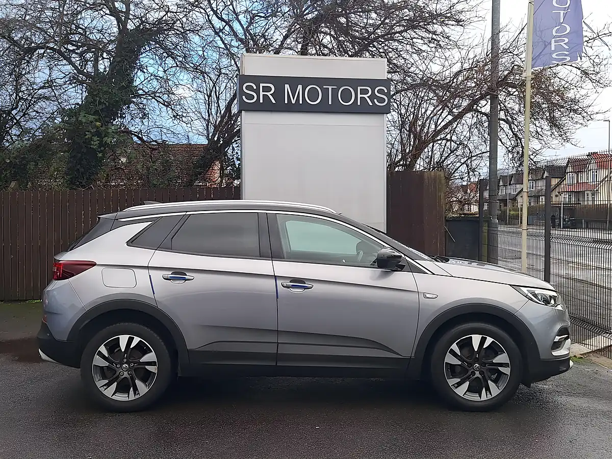 Used 2018 Vauxhall Grandland X Sport Nav Grey - Interior and Exterior details 6