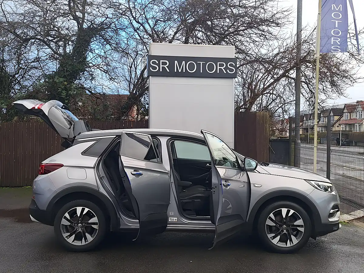 Used 2018 Vauxhall Grandland X Sport Nav Grey - Interior and Exterior details 7