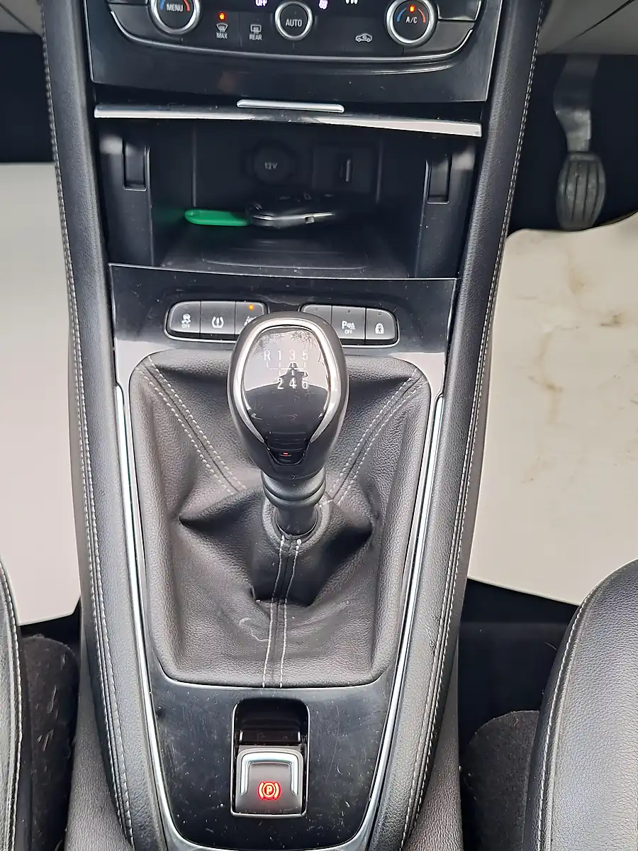 Used 2018 Vauxhall Grandland X Sport Nav Grey - Interior and Exterior details 9