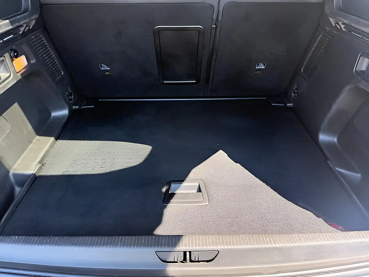 Used 2018 Vauxhall Grandland X Sport Nav Grey - Interior and Exterior details 10