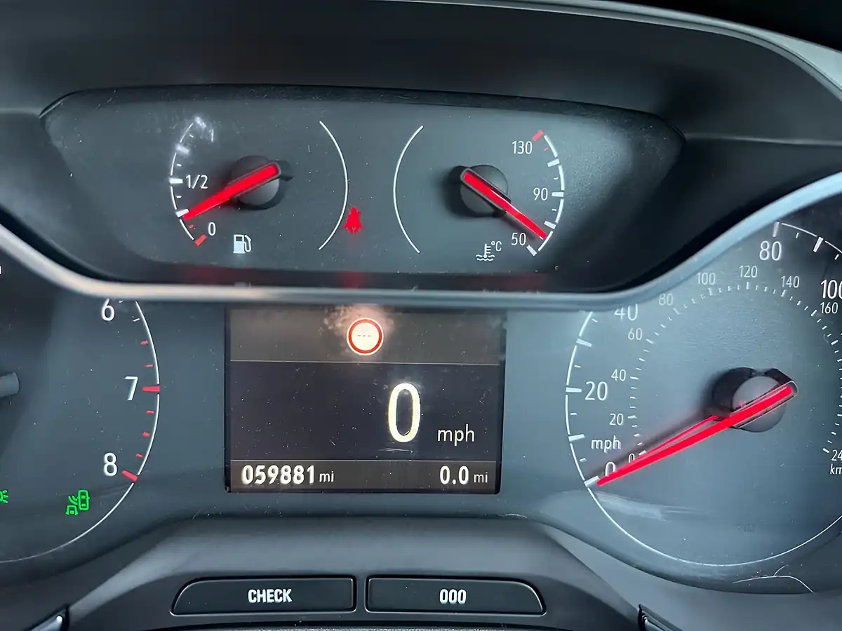 Used 2018 Vauxhall Grandland X Sport Nav Grey - Interior and Exterior details 14