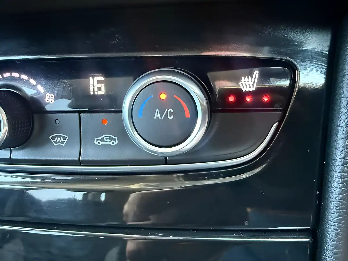 Used 2018 Vauxhall Grandland X Sport Nav Grey - Interior and Exterior details 19