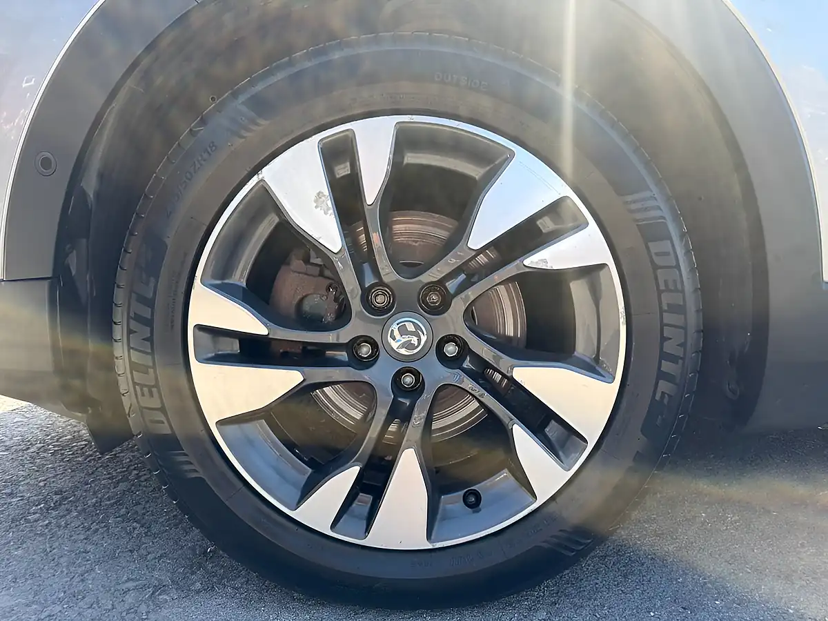 Used 2018 Vauxhall Grandland X Sport Nav Grey - Interior and Exterior details 9