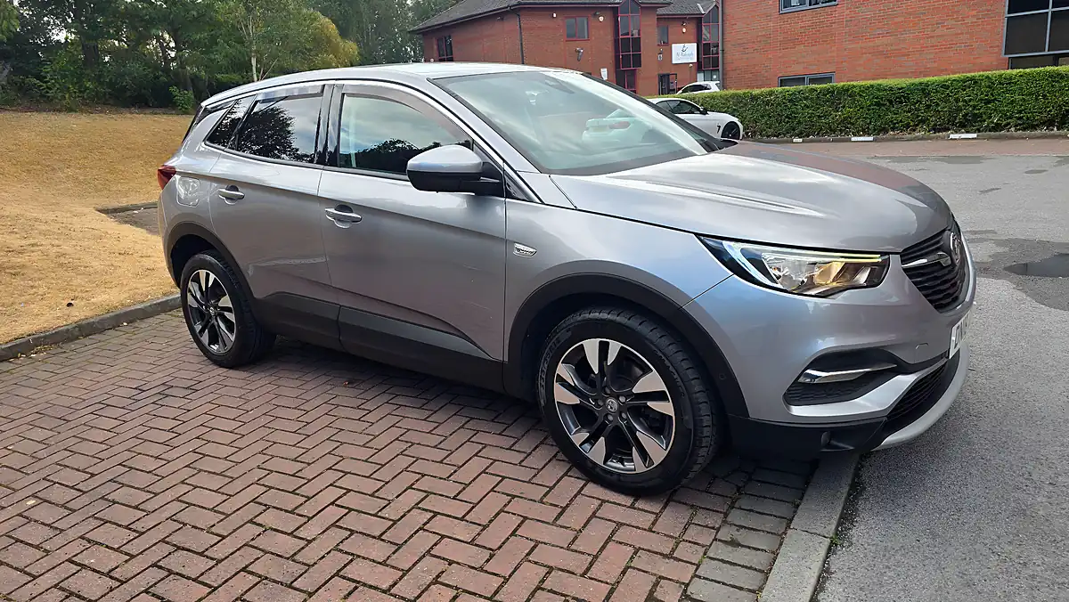 Used 2018 Vauxhall Grandland X Sport Nav Grey - Front View