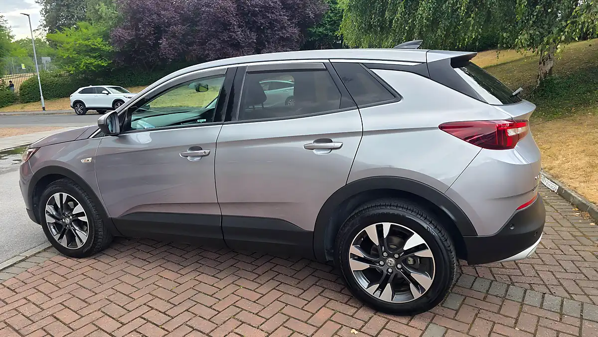 Used 2018 Vauxhall Grandland X Sport Nav Grey - Interior and Exterior details 11