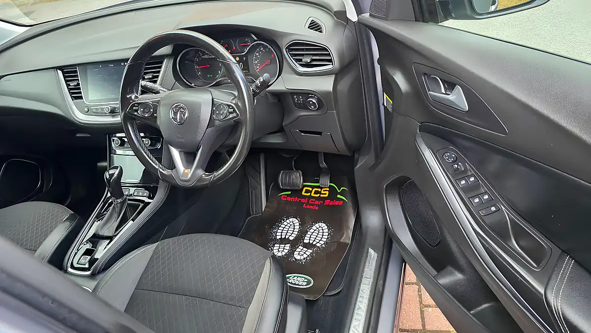 Used 2018 Vauxhall Grandland X Sport Nav Grey - Interior and Exterior details 13