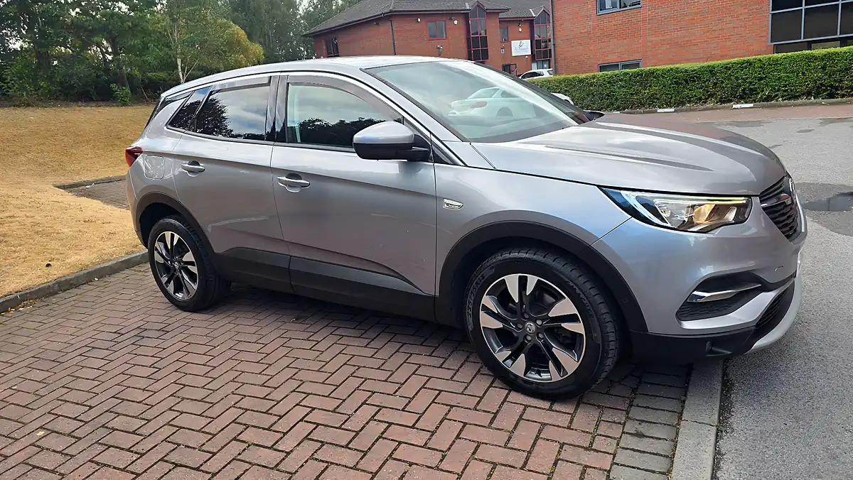 Used 2018 Vauxhall Grandland X Sport Nav Grey - Interior and Exterior details 6