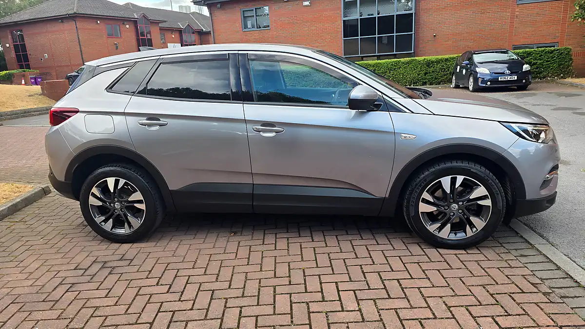 Used 2018 Vauxhall Grandland X Sport Nav Grey - Interior and Exterior details 7