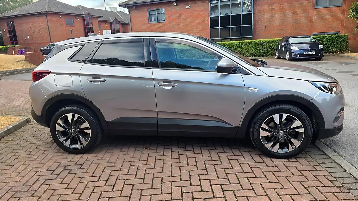Used 2018 Vauxhall Grandland X Sport Nav Grey - Interior and Exterior details 8