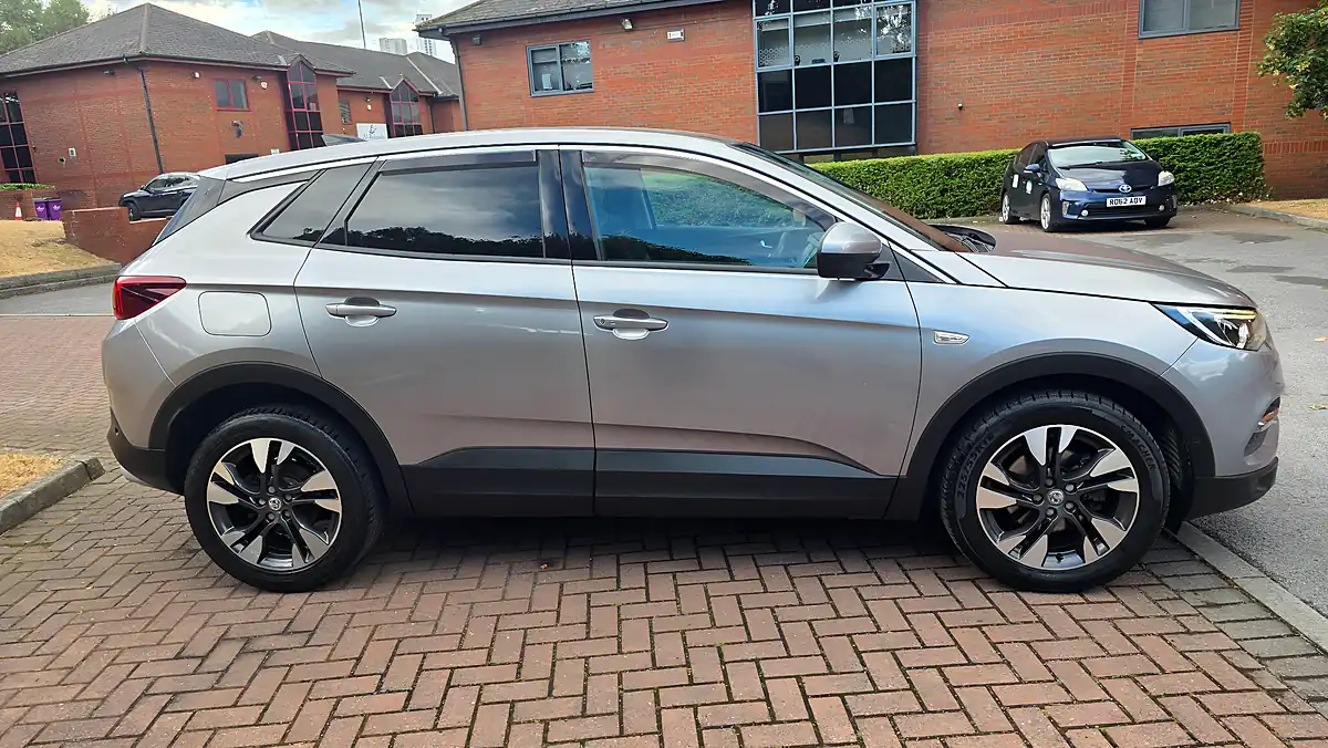 Used 2018 Vauxhall Grandland X Sport Nav Grey - Interior and Exterior details 9