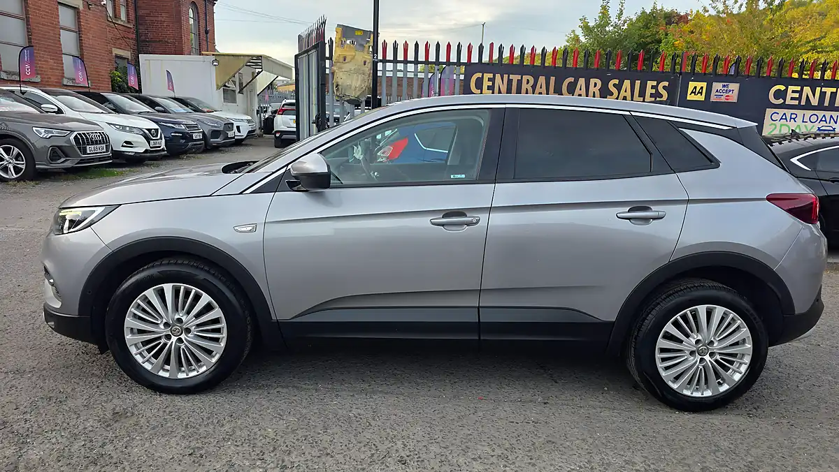 Used 2018 Vauxhall Grandland X Sport Nav Grey - Interior and Exterior details 11