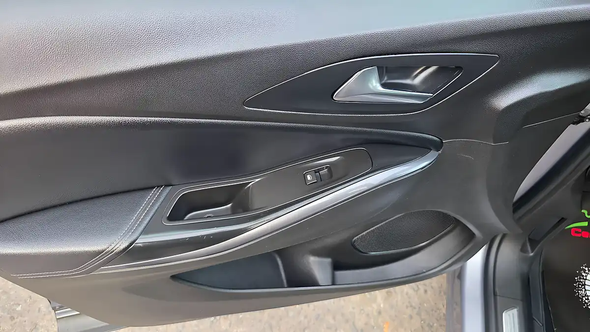 Used 2018 Vauxhall Grandland X Sport Nav Grey - Interior and Exterior details 17