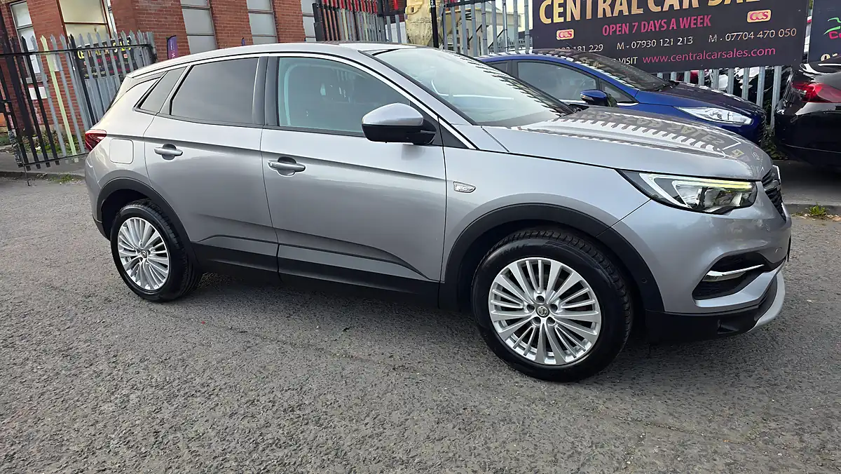 Used 2018 Vauxhall Grandland X Sport Nav Grey - Interior and Exterior details 4