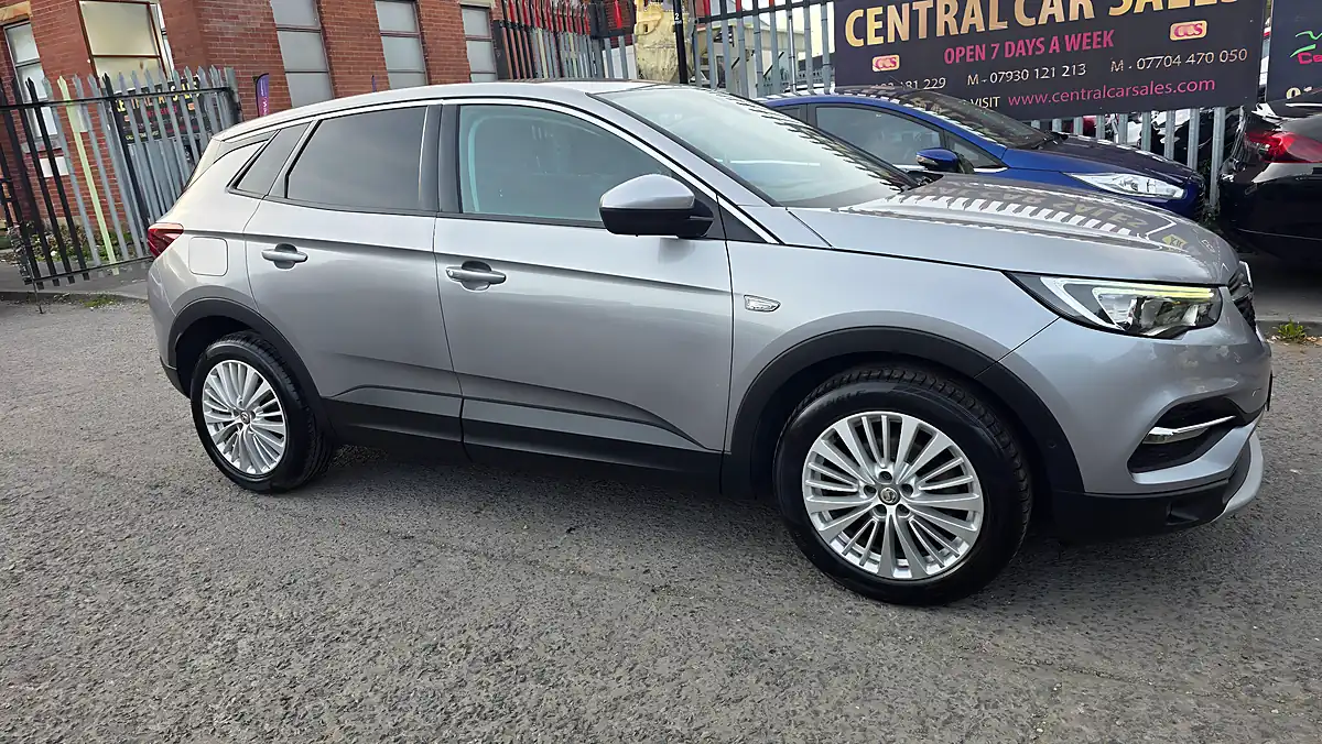 Used 2018 Vauxhall Grandland X Sport Nav Grey - Interior and Exterior details 5