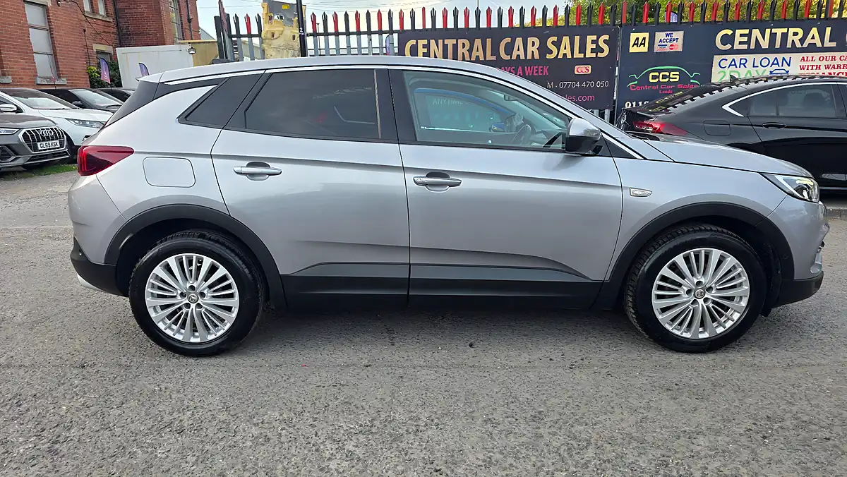 Used 2018 Vauxhall Grandland X Sport Nav Grey - Interior and Exterior details 6