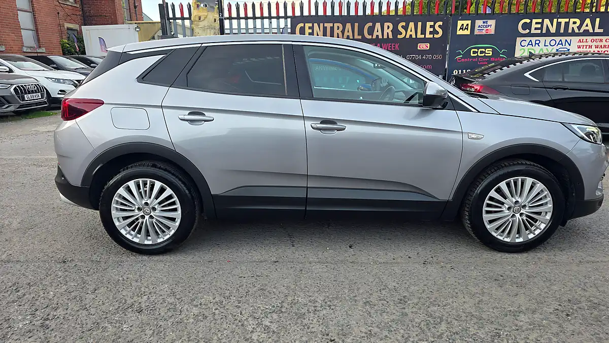 Used 2018 Vauxhall Grandland X Sport Nav Grey - Interior and Exterior details 7