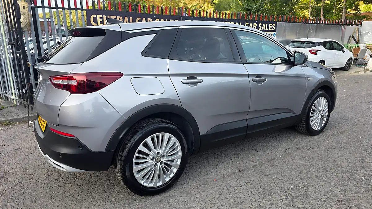 Used 2018 Vauxhall Grandland X Sport Nav Grey - Interior and Exterior details 8