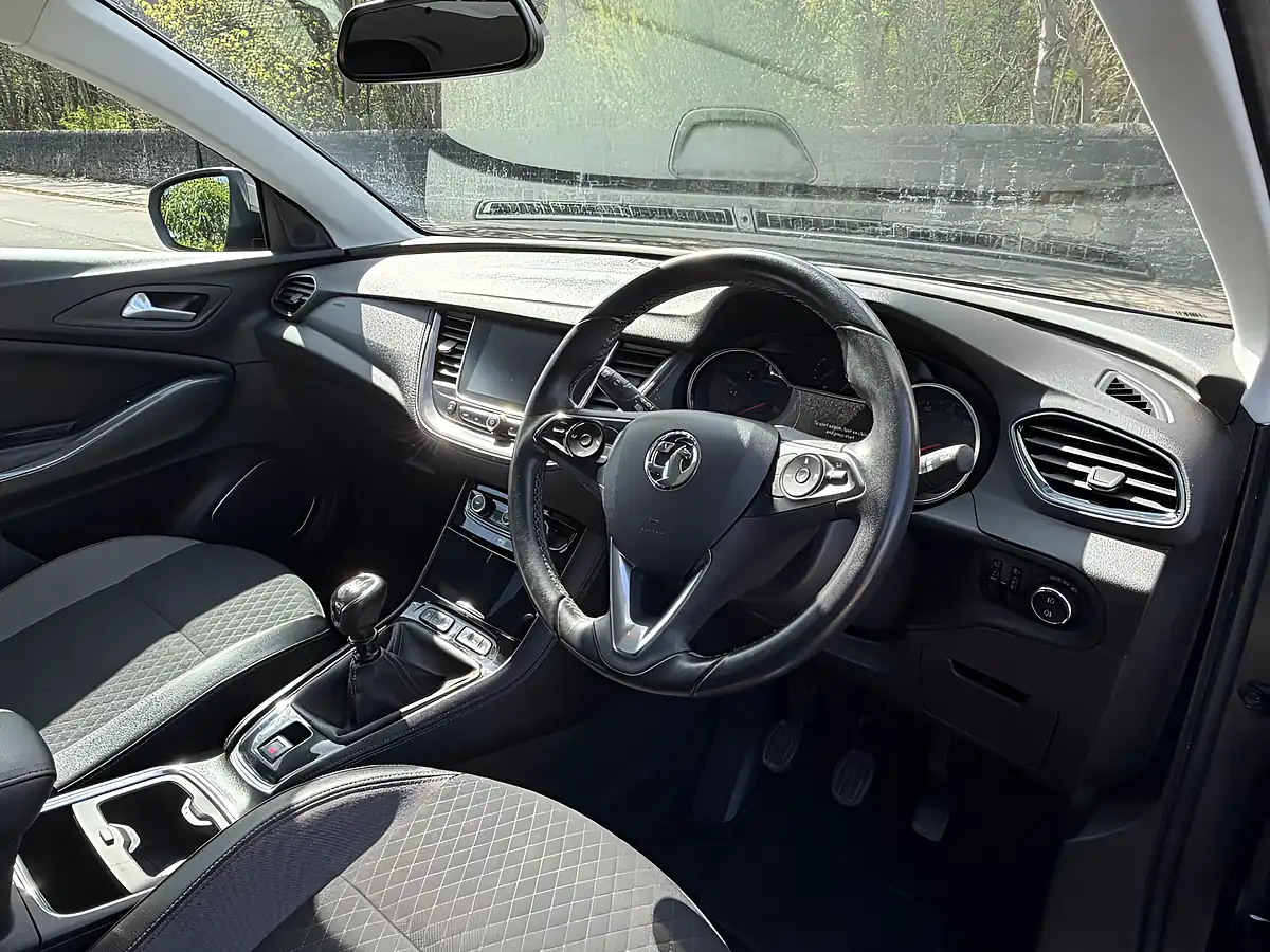 Used 2018 Vauxhall Grandland X Sport Nav Grey - Interior and Exterior details 6