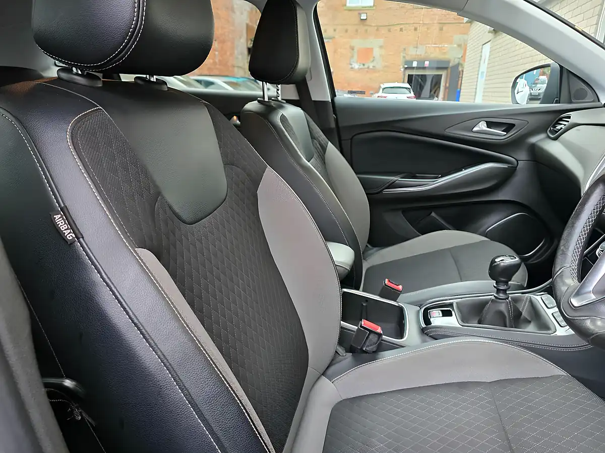 Used 2018 Vauxhall Grandland X Sport Nav Grey - Interior and Exterior details 11