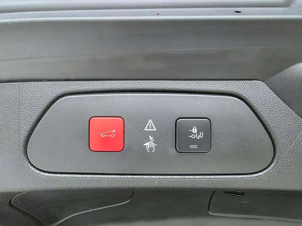 Used 2018 Vauxhall Grandland X Sport Nav Grey - Interior and Exterior details 13