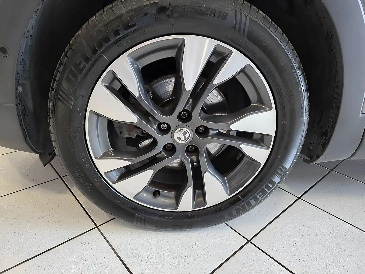 Used 2018 Vauxhall Grandland X Sport Nav Grey - Interior and Exterior details 14