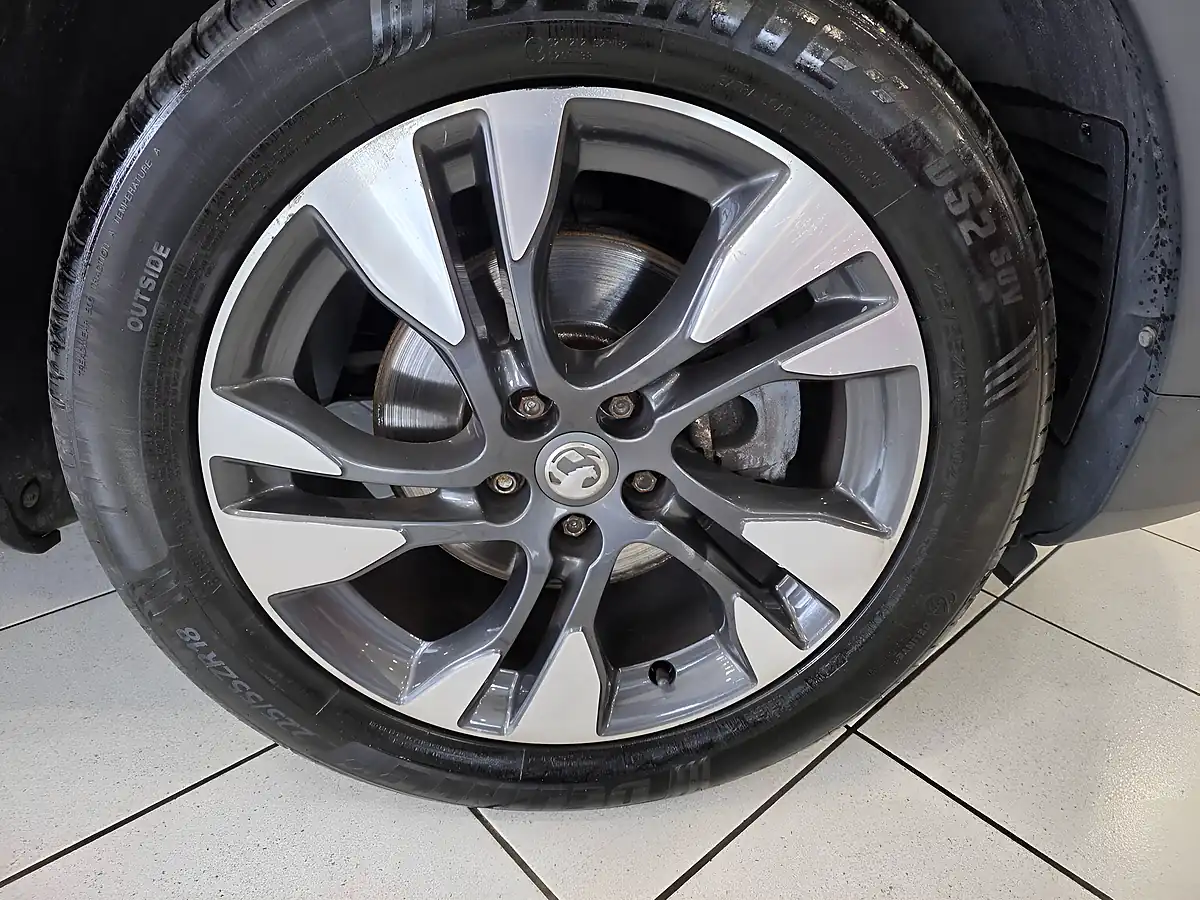 Used 2018 Vauxhall Grandland X Sport Nav Grey - Interior and Exterior details 15