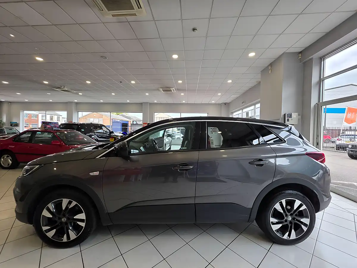 Used 2018 Vauxhall Grandland X Sport Nav Grey - Interior and Exterior details 6