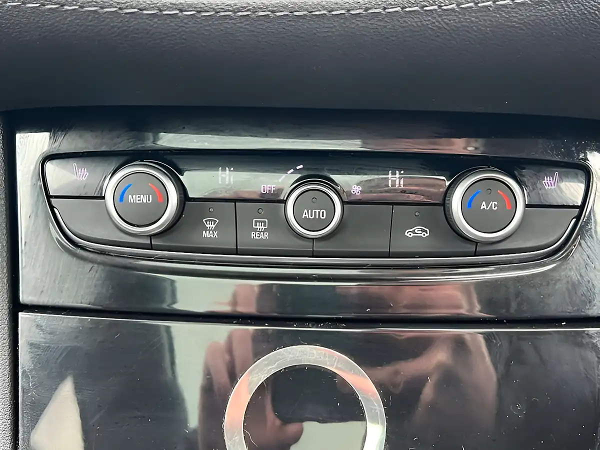 Used 2018 Vauxhall Grandland X Sport Nav Moonstone Grey - Interior and Exterior details 16