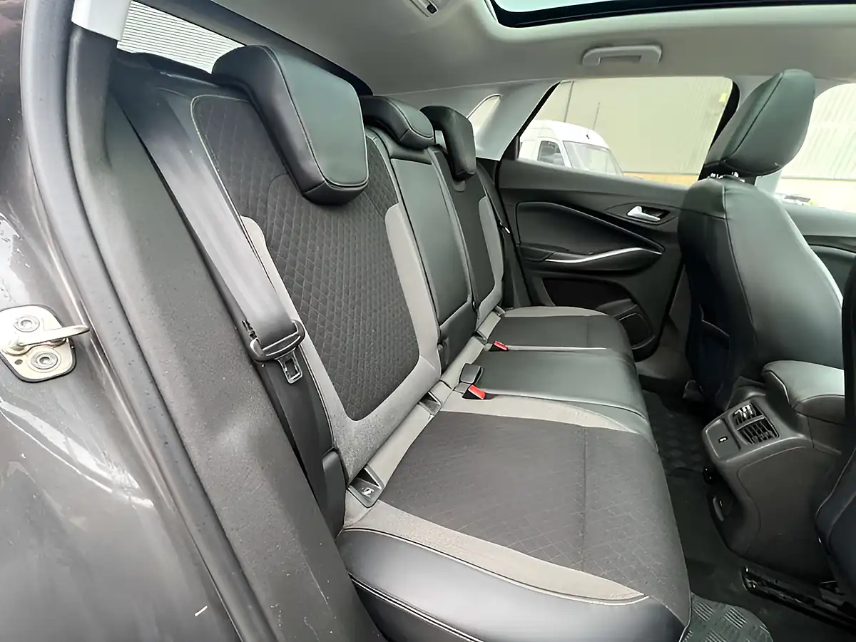 Used 2018 Vauxhall Grandland X Sport Nav Moonstone Grey - Interior and Exterior details 18