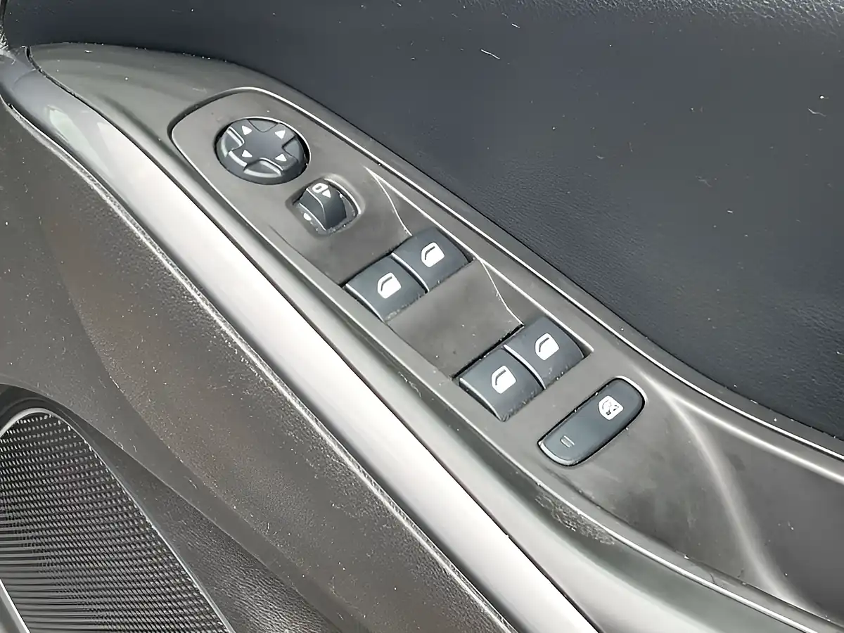 Used 2018 Vauxhall Grandland X Sport Nav Moonstone Grey - Interior and Exterior details 20