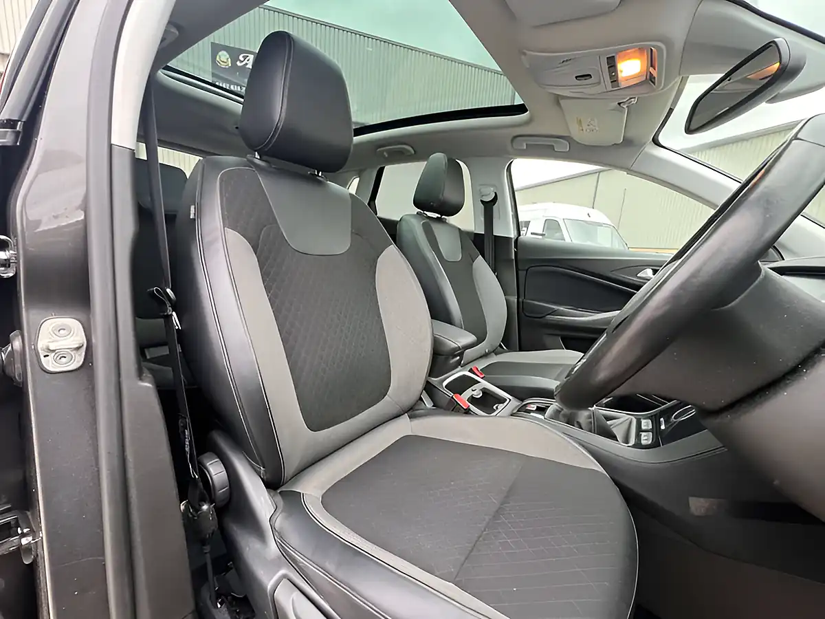Used 2018 Vauxhall Grandland X Sport Nav Moonstone Grey - Interior and Exterior details 16