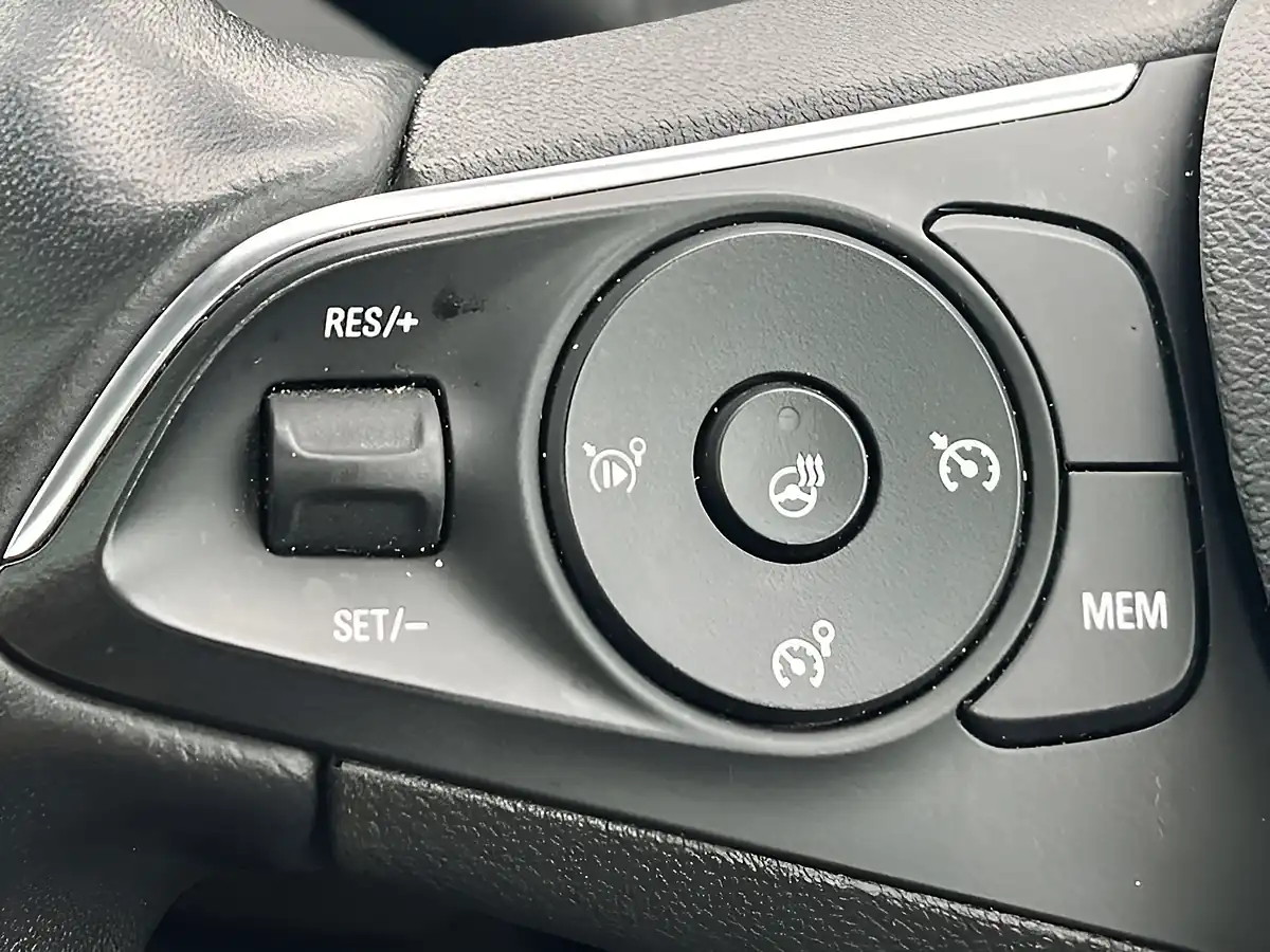 Used 2018 Vauxhall Grandland X Sport Nav Moonstone Grey - Interior and Exterior details 19