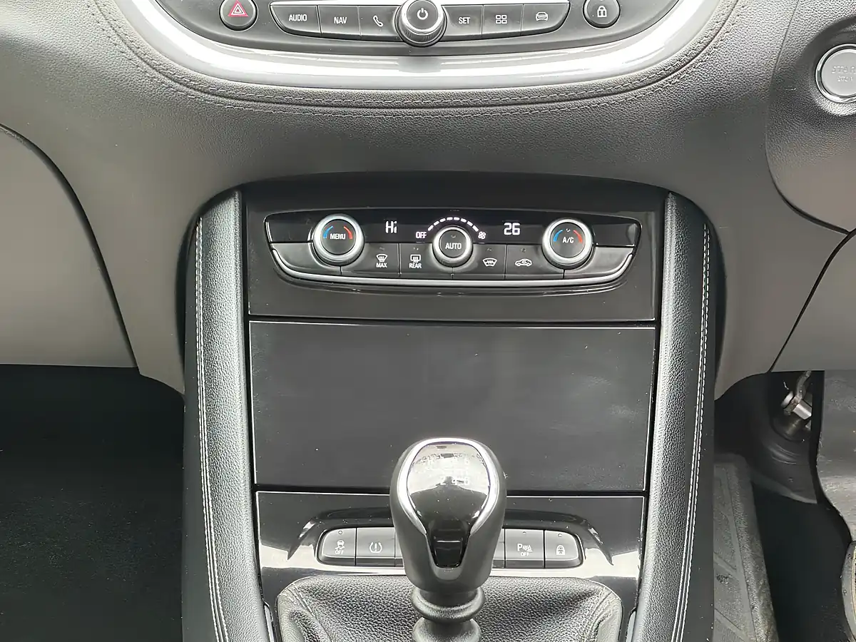 Used 2018 Vauxhall Grandland X Sport Nav Red - Interior and Exterior details 17