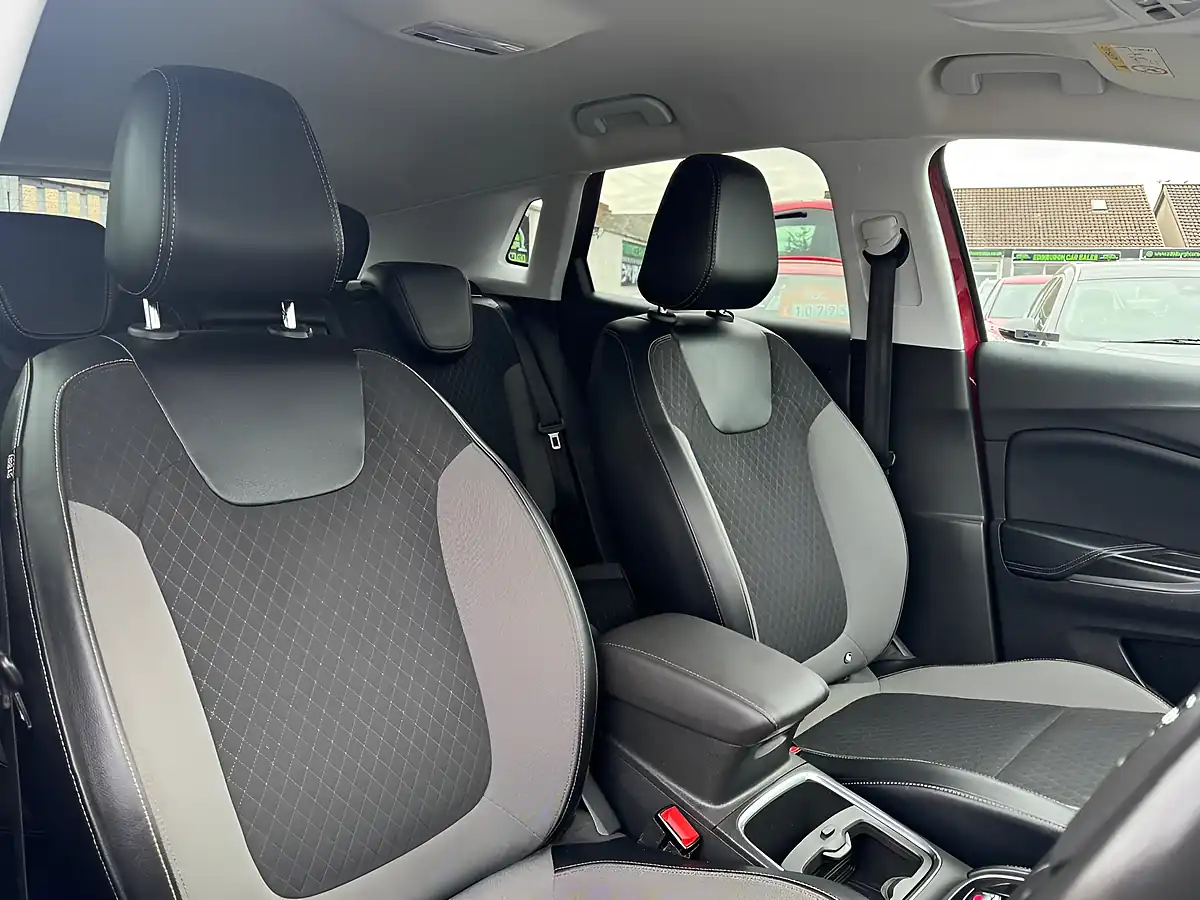 Used 2018 Vauxhall Grandland X Sport Nav Red - Interior and Exterior details 8
