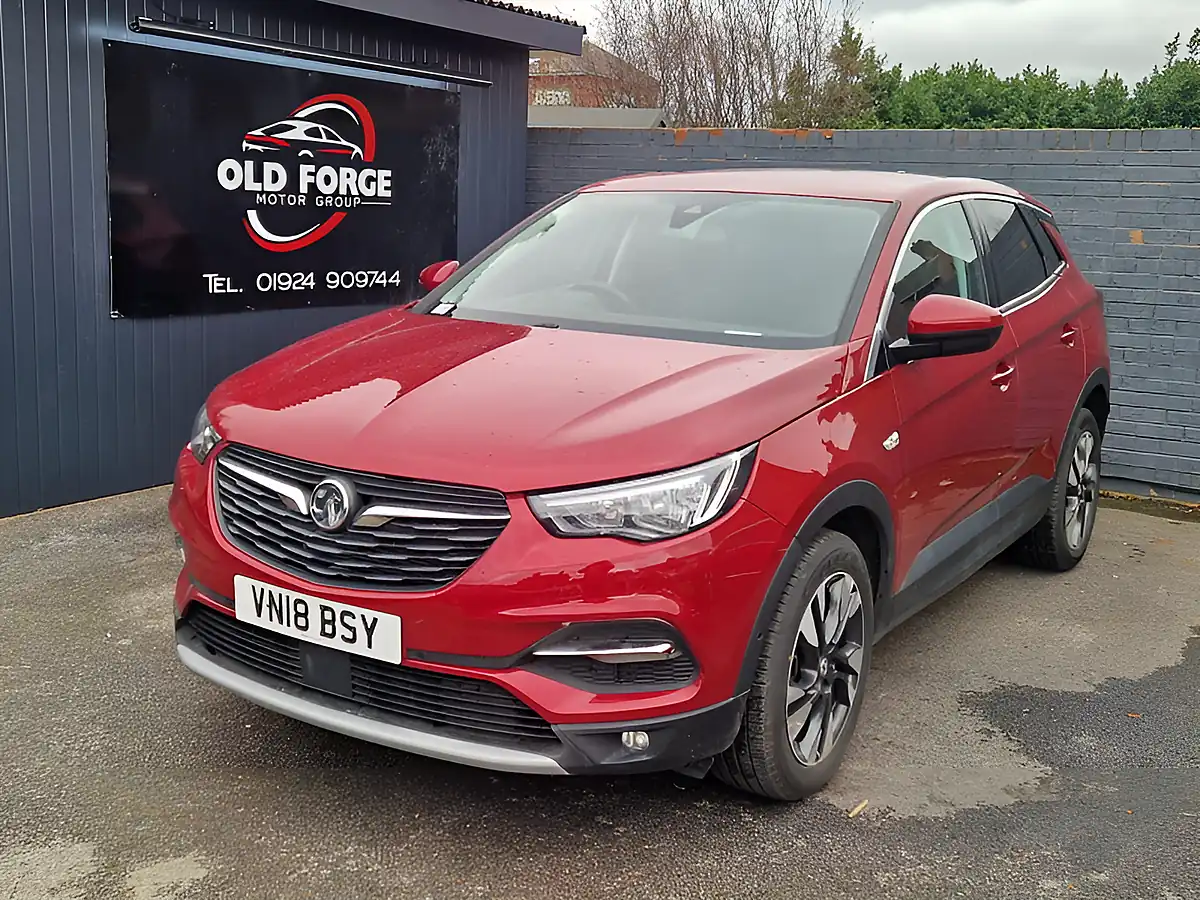 Used 2018 Vauxhall Grandland X Sport Nav Red - Front View