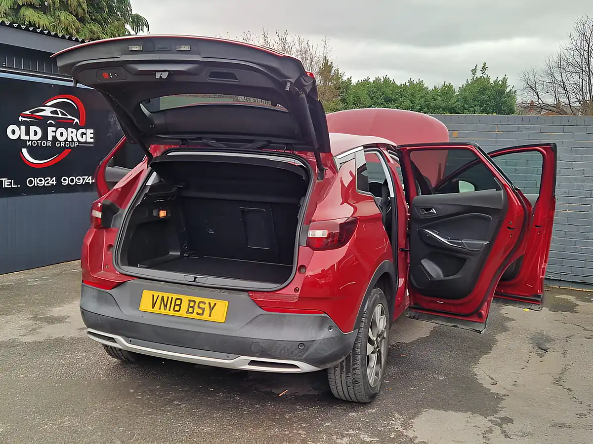 Used 2018 Vauxhall Grandland X Sport Nav Red - Interior and Exterior details 11