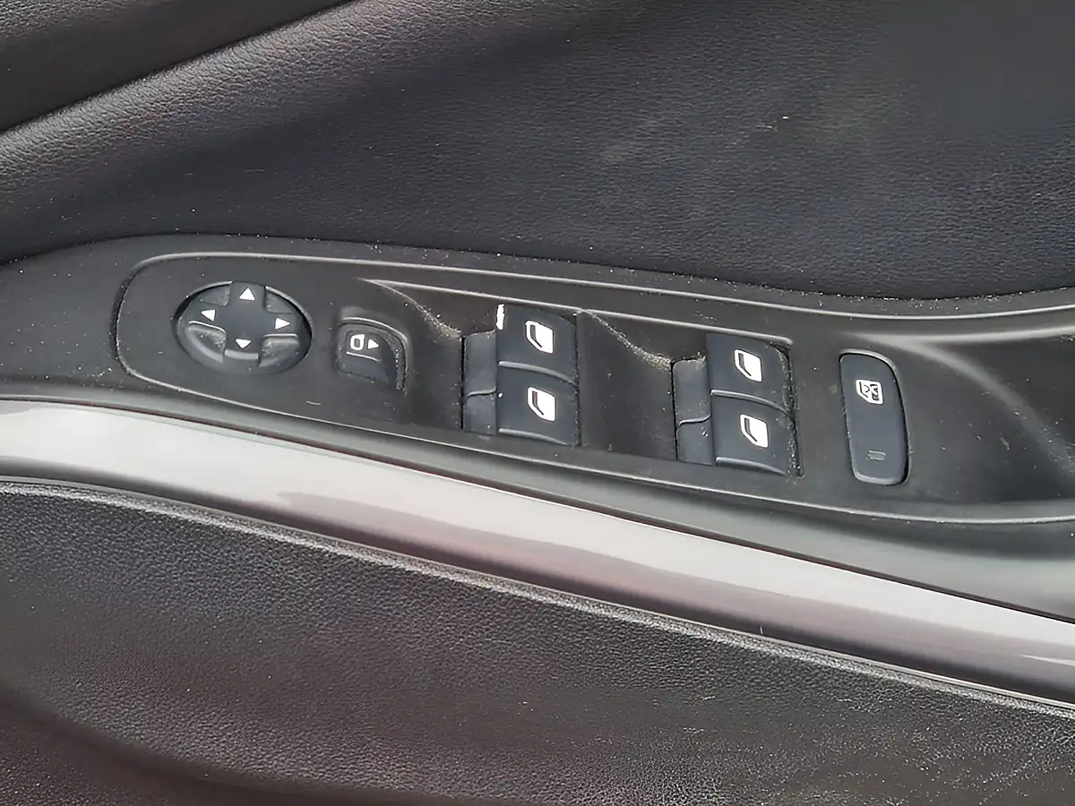 Used 2018 Vauxhall Grandland X Sport Nav Red - Interior and Exterior details 14