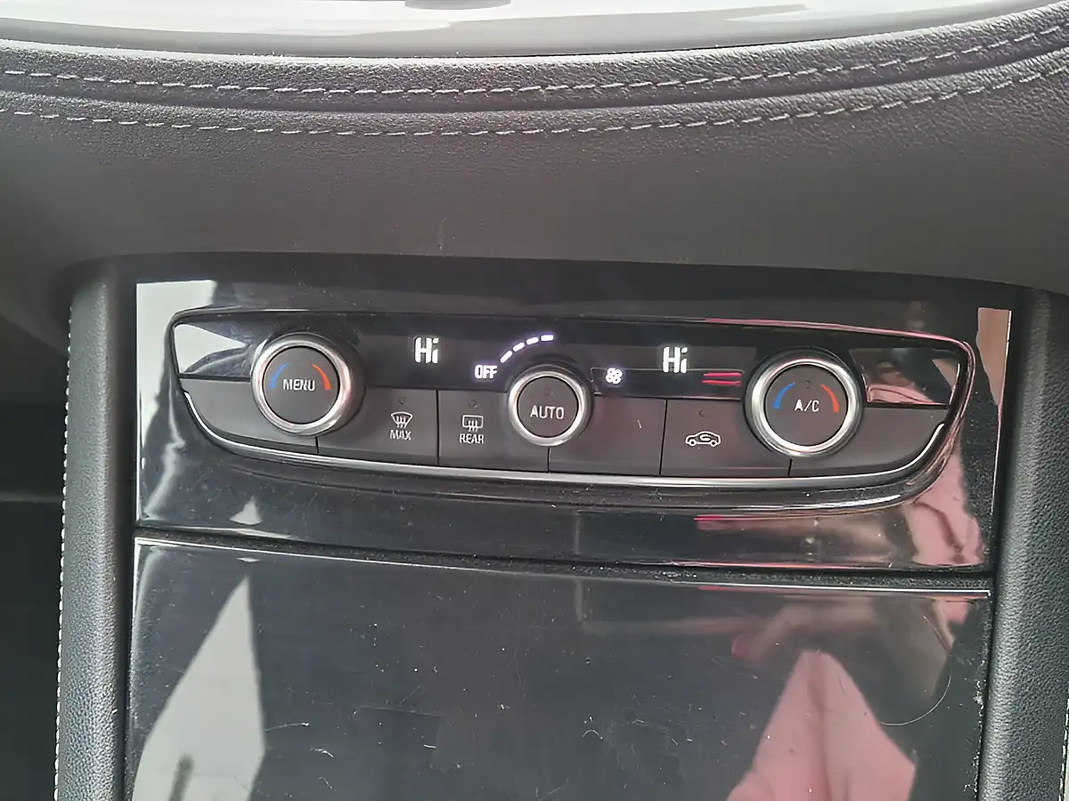 Used 2018 Vauxhall Grandland X Sport Nav Red - Interior and Exterior details 19