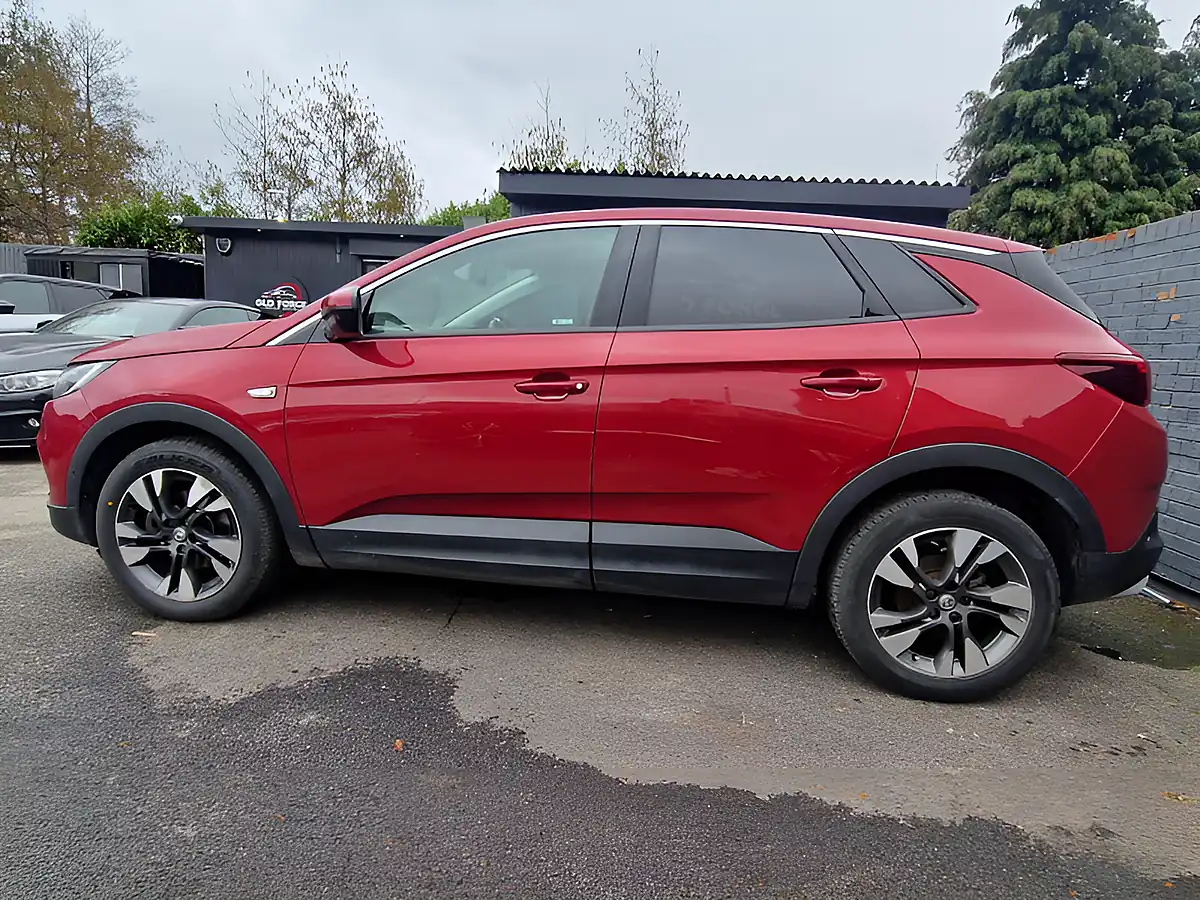 Used 2018 Vauxhall Grandland X Sport Nav Red - Interior and Exterior details 6