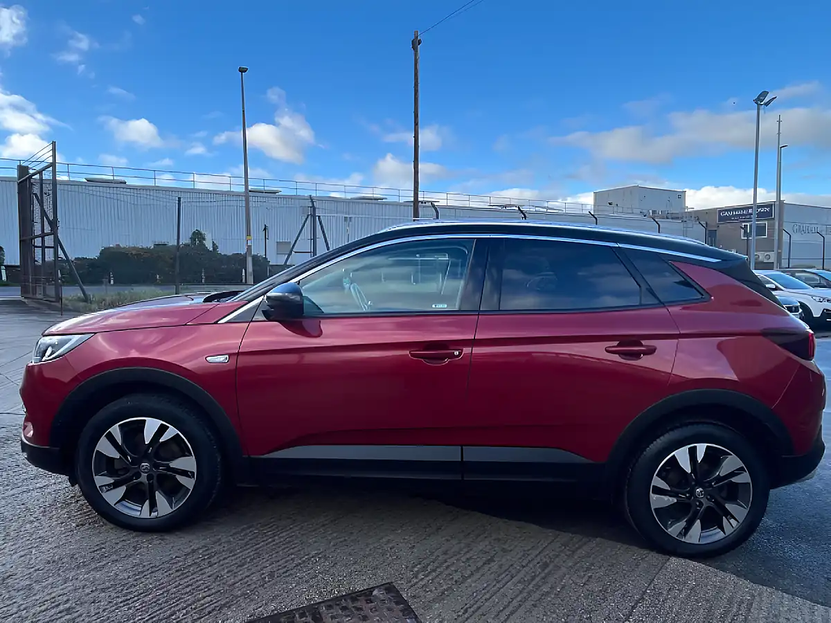 Used 2018 Vauxhall Grandland X Sport Nav Red - Interior and Exterior details 9